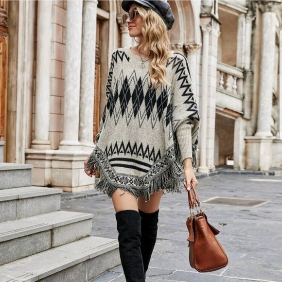Tribal print knit sweater poncho - Picture 2 of 5